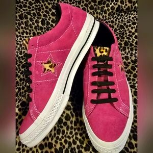 NWOT Pink CONVERSE Leopard sneakers